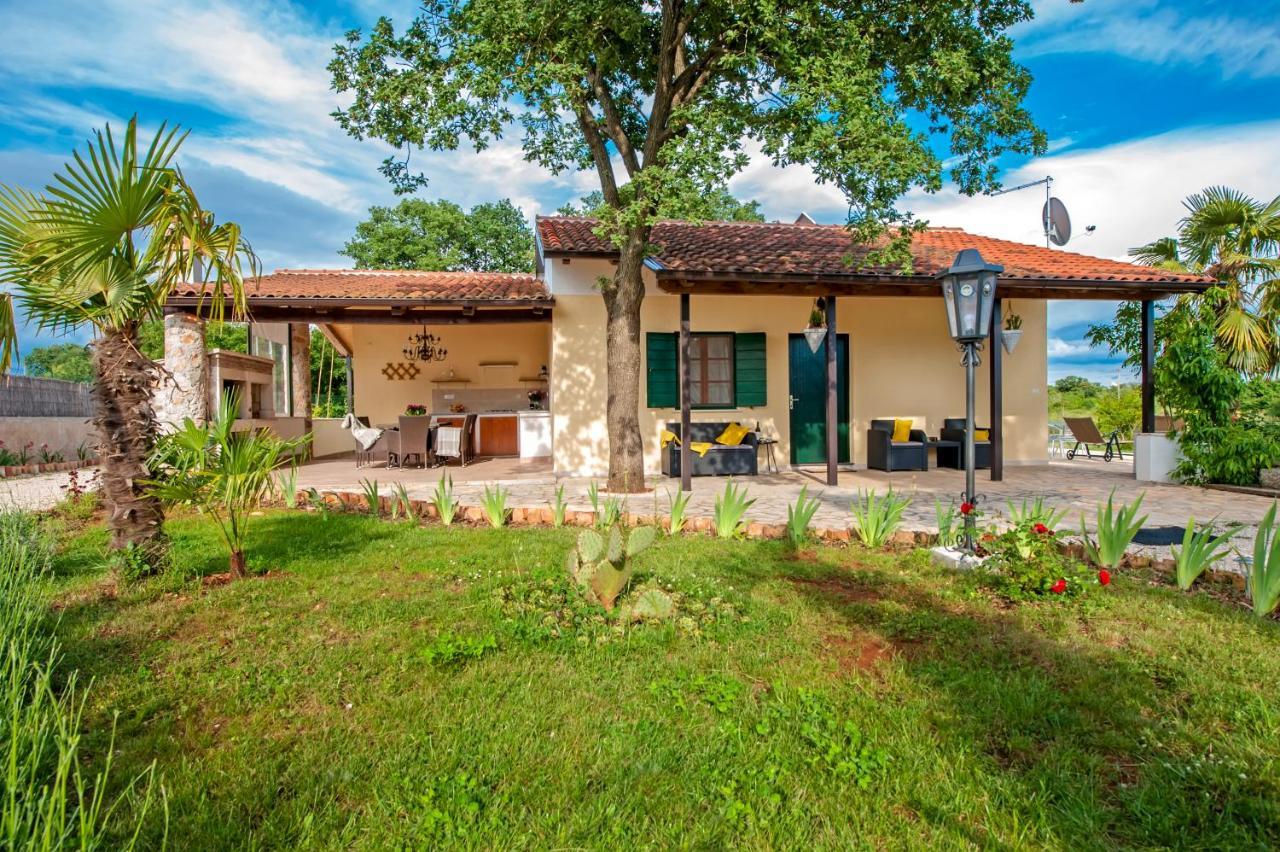 Casa Valeluna Ровин Екстериор снимка